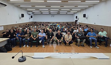 Parceria visa oferecer capacitações na área de TI para estudantes